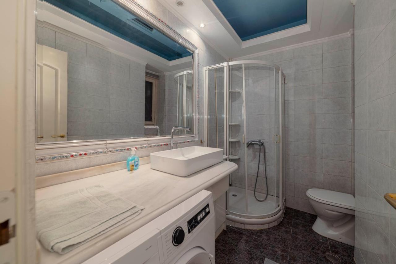 Spacious 2Bd Apartment Next To Athens Archeological Museum Екстериор снимка