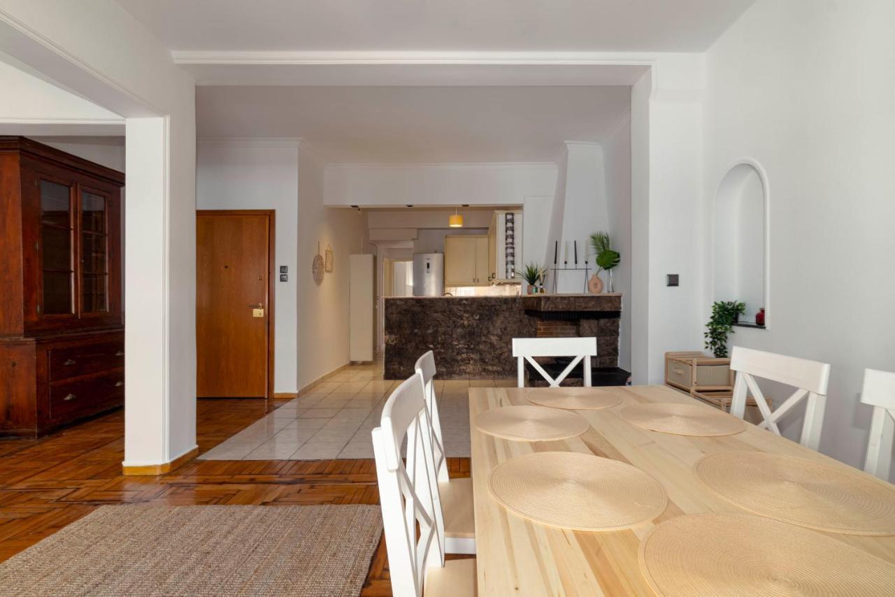 Spacious 2Bd Apartment Next To Athens Archeological Museum Екстериор снимка