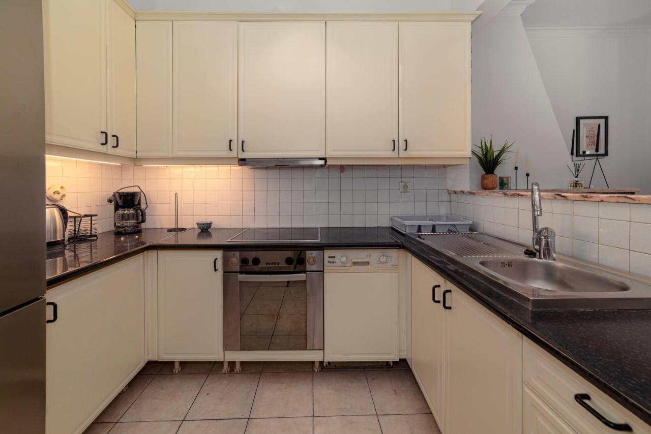 Spacious 2Bd Apartment Next To Athens Archeological Museum Екстериор снимка